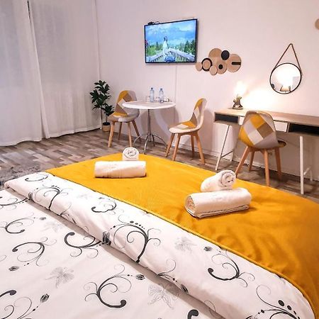 The Yellow King - Luxurious Apartment 布加勒斯特 外观 照片