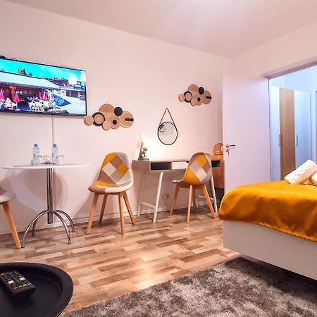 The Yellow King - Luxurious Apartment 布加勒斯特 外观 照片